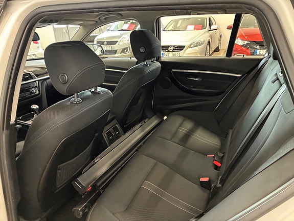 BMW 320d 15 of 19