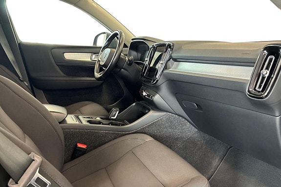 Volvo XC40 7 of 23