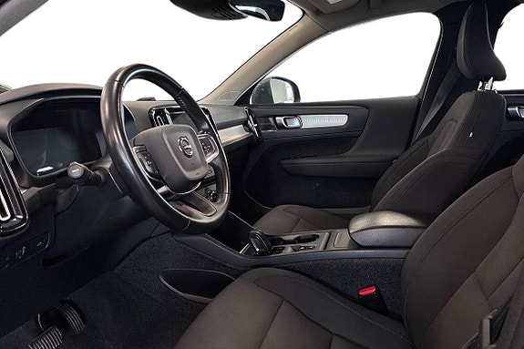 Volvo XC40 14 of 23