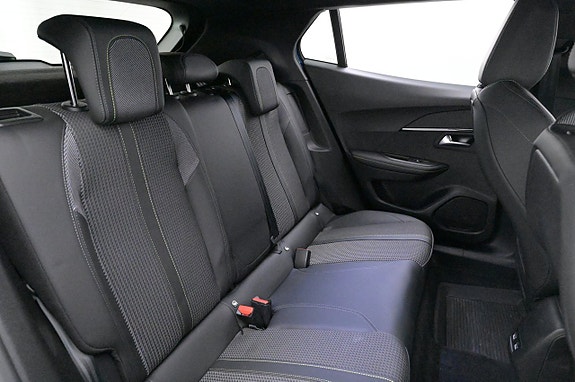 Peugeot e-2008 22 of 27