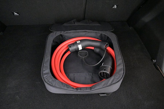 Peugeot e-2008 24 of 27