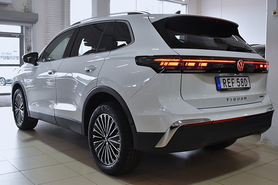 Volkswagen Tiguan 3 of 21