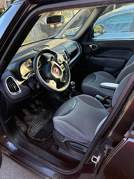 Fiat 500L 7 of 9