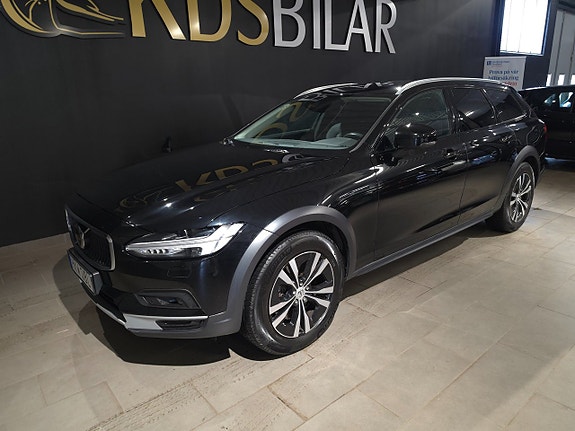 Volvo V90 Cross Country 2 of 15