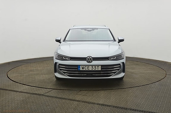 Volkswagen Passat 3 of 8