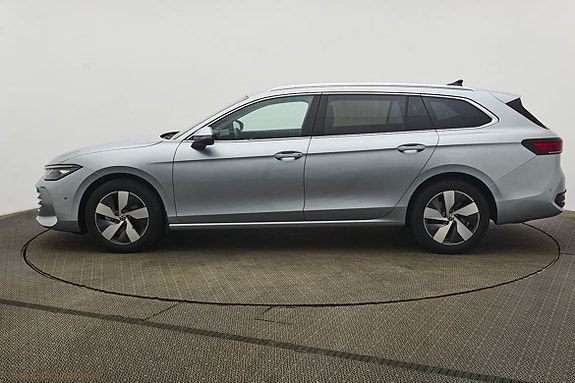 Volkswagen Passat 5 of 8