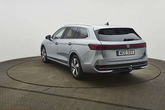 Volkswagen Passat 2 of 8