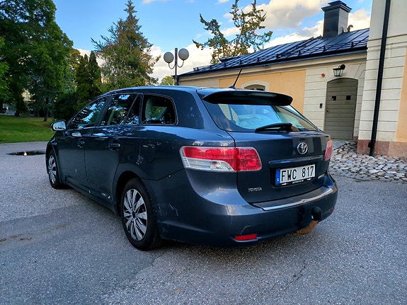 Toyota Avensis 3 of 13