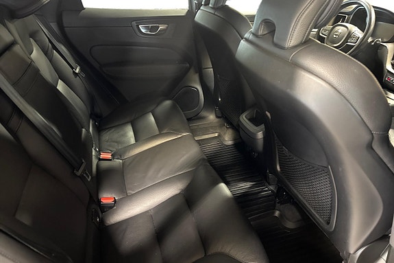 Volvo XC60 24 of 28