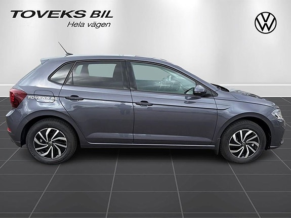 Volkswagen Polo 2 of 21