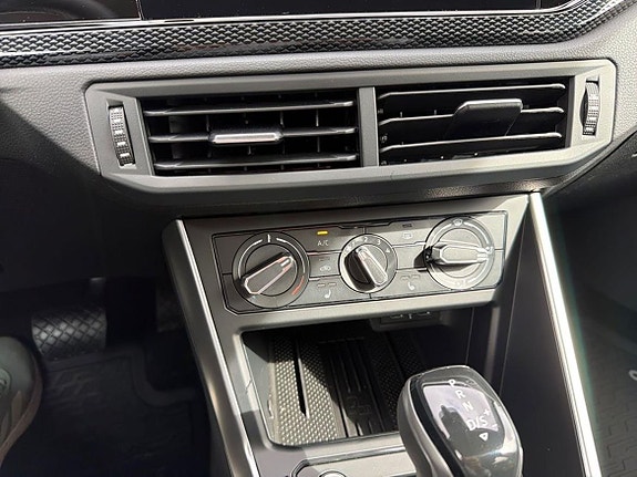 Volkswagen Polo 13 of 21