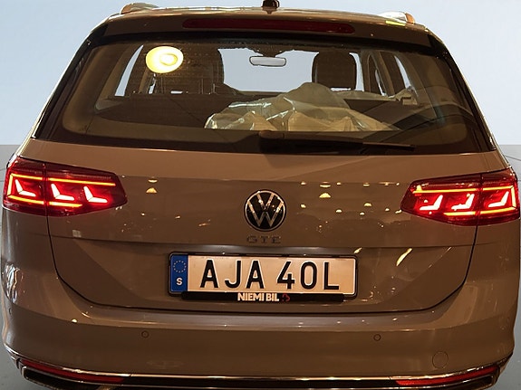 Volkswagen Passat 12 of 19