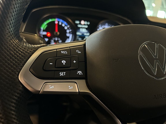 Volkswagen Passat 17 of 19