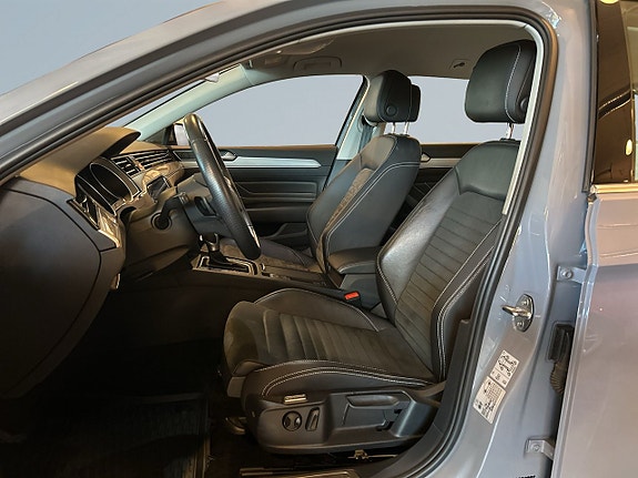 Volkswagen Passat 13 of 19