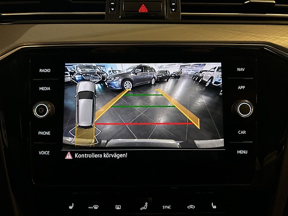 Volkswagen Passat 15 of 19