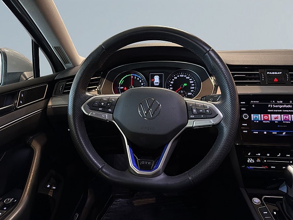 Volkswagen Passat 9 of 19
