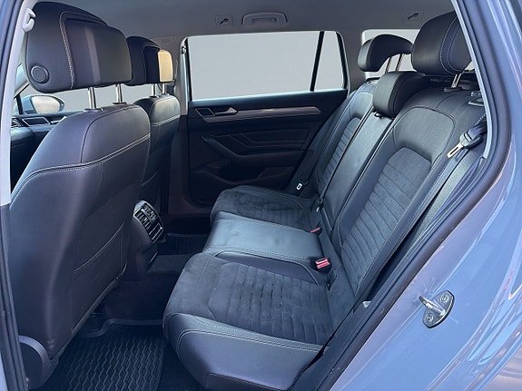 Volkswagen Passat 13 of 19