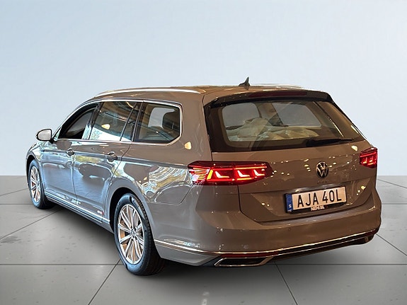 Volkswagen Passat 5 of 19