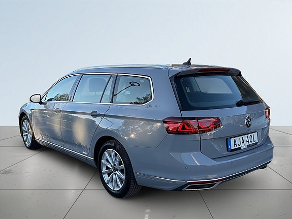 Volkswagen Passat 5 of 19