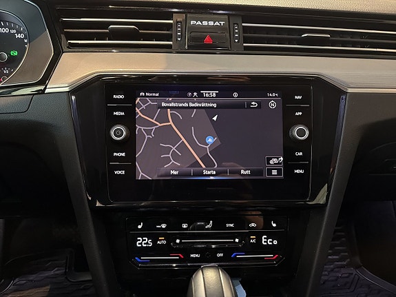 Volkswagen Passat 15 of 19