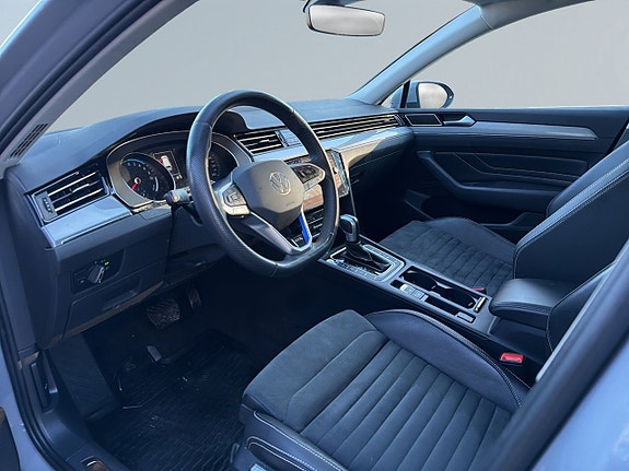 Volkswagen Passat 7 of 19