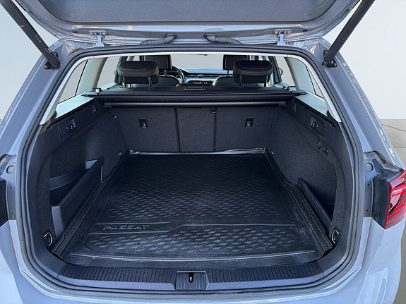 Volkswagen Passat 12 of 19