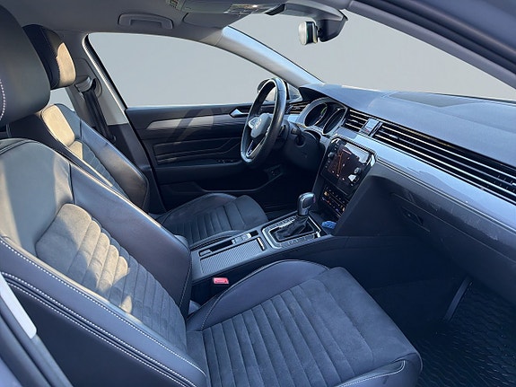 Volkswagen Passat 10 of 19