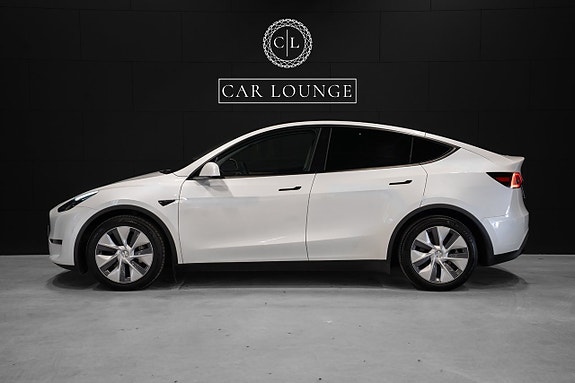 Tesla Model Y 6 of 16