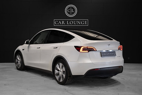 Tesla Model Y 5 of 16