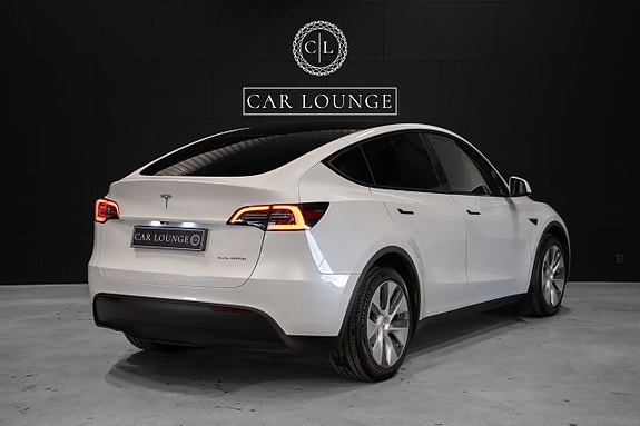 Tesla Model Y 3 of 16