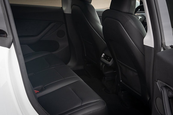 Tesla Model Y 15 of 16