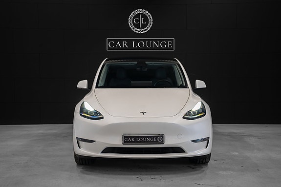 Tesla Model Y 8 of 16