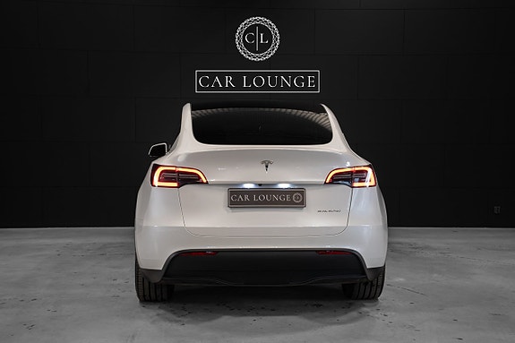 Tesla Model Y 4 of 16