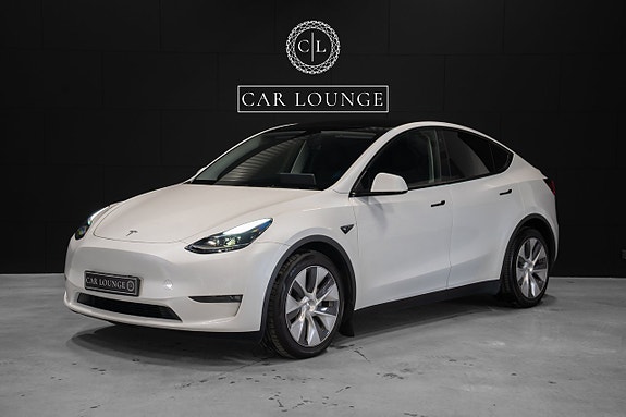 Tesla Model Y 7 of 16