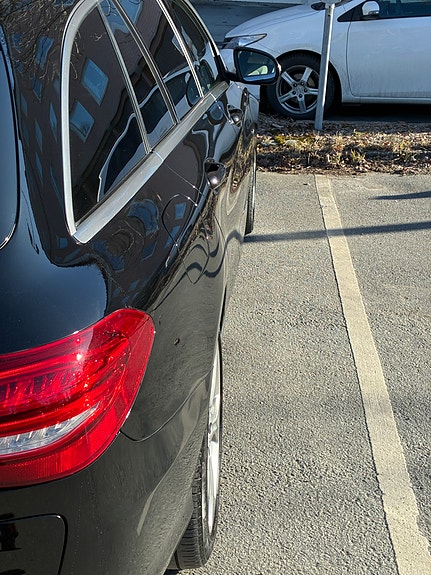 Mercedes-Benz C350 e 4 of 8