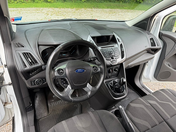 Ford Transit Connect 6 of 8