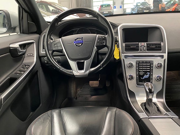 Volvo XC60 12 of 16
