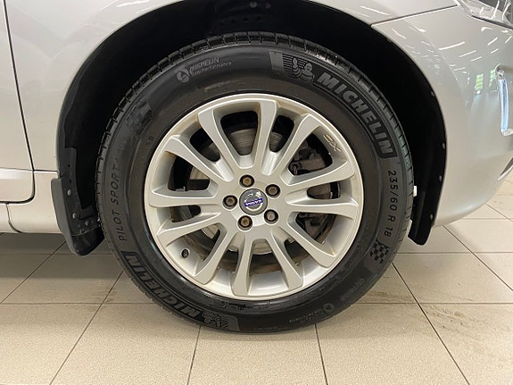 Volvo XC60 5 of 16