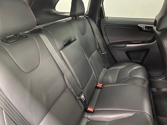 Volvo XC60 6 of 16