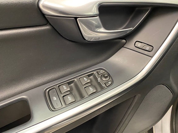 Volvo XC60 11 of 16