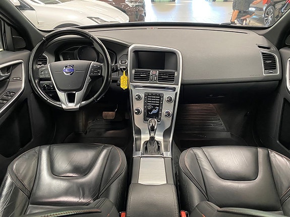 Volvo XC60 13 of 16