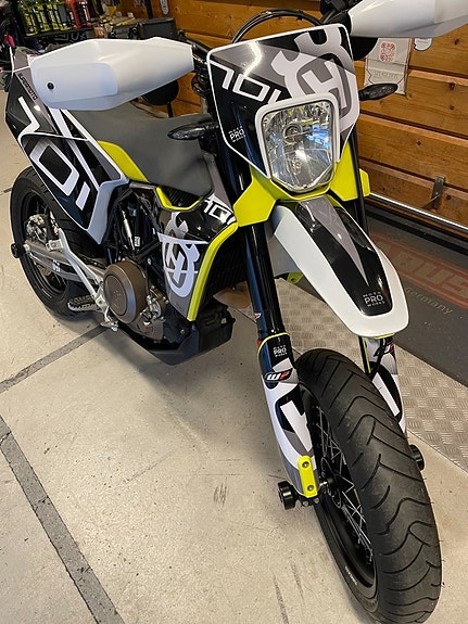 Husqvarna 701 Supermotard 3 of 4