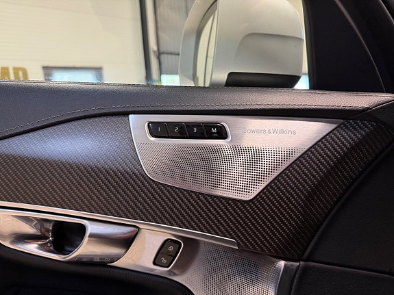 Volvo XC90 16 of 23