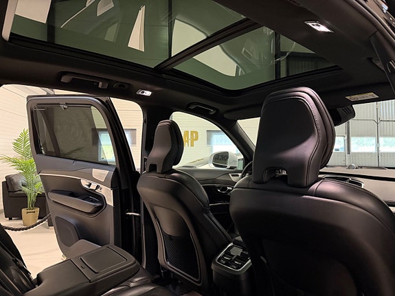 Volvo XC90 14 of 23