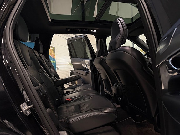 Volvo XC90 13 of 23