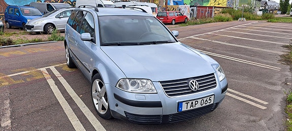 Volkswagen Passat 2 of 15