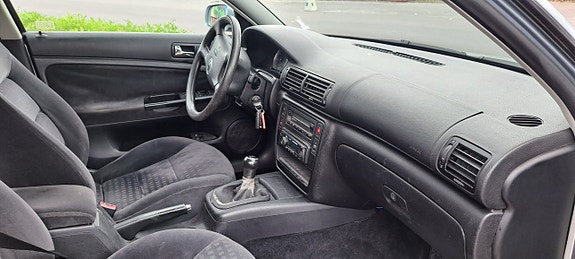 Volkswagen Passat 8 of 15