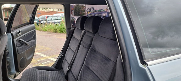 Volkswagen Passat 10 of 15