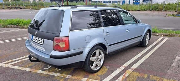 Volkswagen Passat 4 of 15