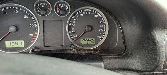 Volkswagen Passat 13 of 15